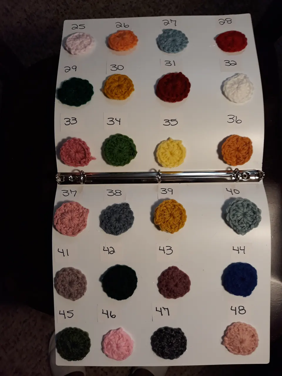 Yarn colour card, colours 25 to 48